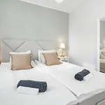 Metsa Terraced House